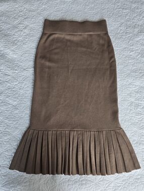 Club Monaco Slim Pleated Hem Knit Taupe Midi Pencil Skirt